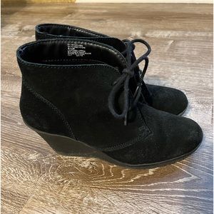 🦋🌙 WHITE MOUNTAIN | Black Wedge Booties